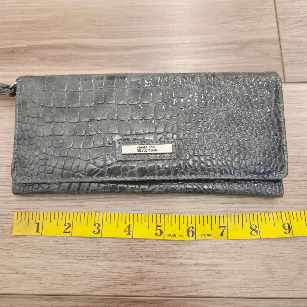 Kenneth Cole Reaction Gray Croc Embossed Wallet 9